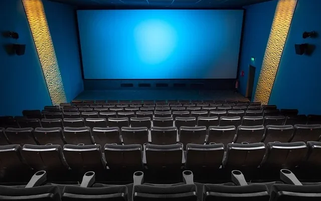 A spacious Cinépolis Luxury Cinemas​ theater featuring empty seats and a large screen, ready for the next film screening.